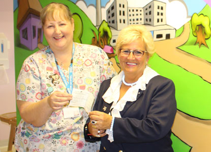 Donation to the children's wards from Folifest